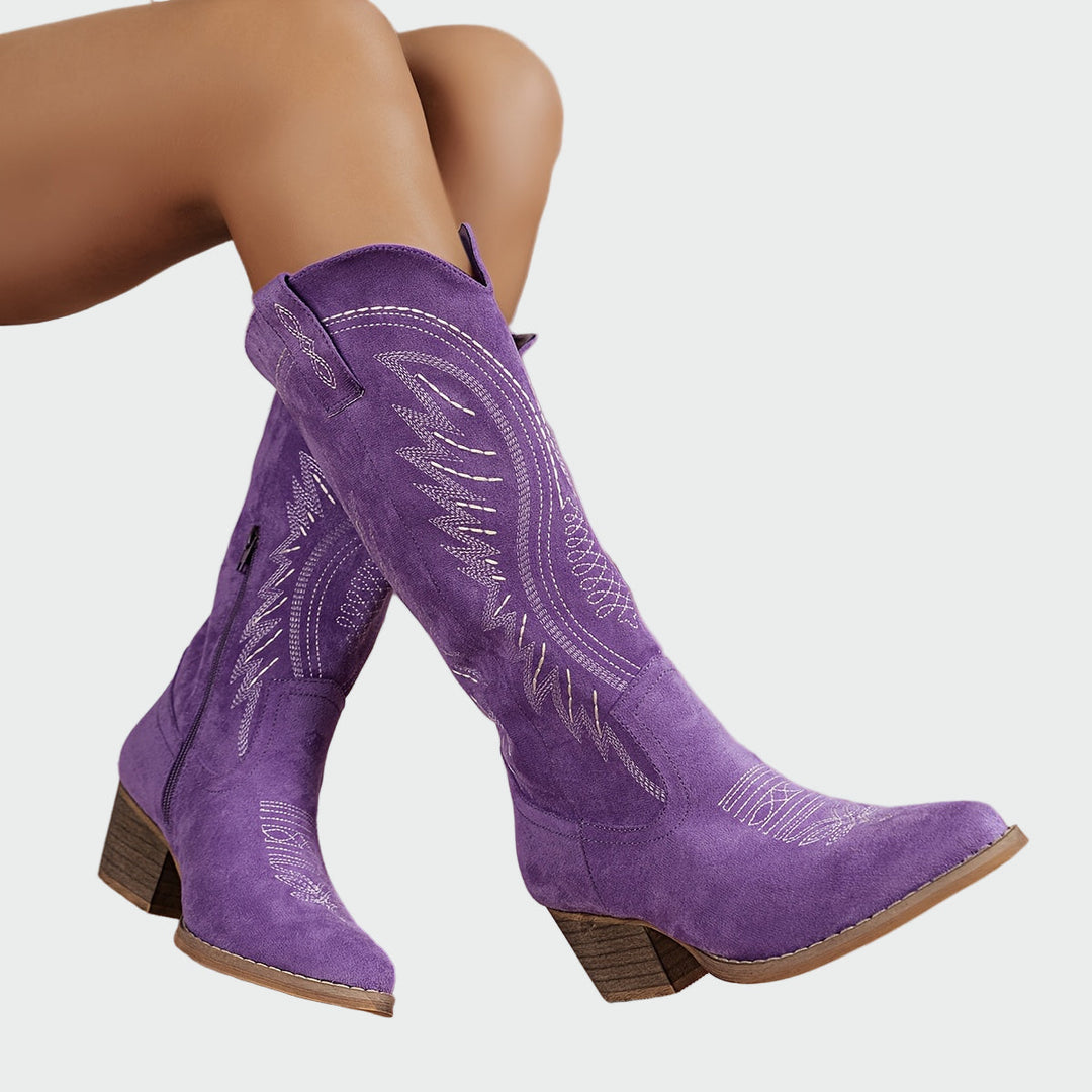 Elena | Botas Bordadas Occidentales en Ante Marrón de Moda