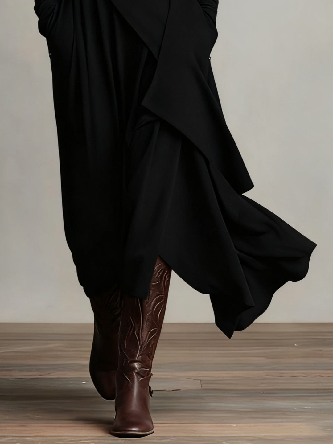 AURELIA | Vestido largo plisado asimétrico con cuello alto