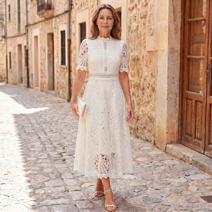 Charlisse – Encaje sofisticado en vestido midi de cuello alto